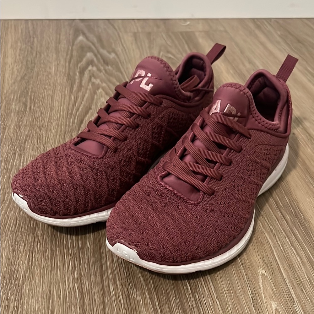APL Women's TechLoom Phantom Sneakers sz 7